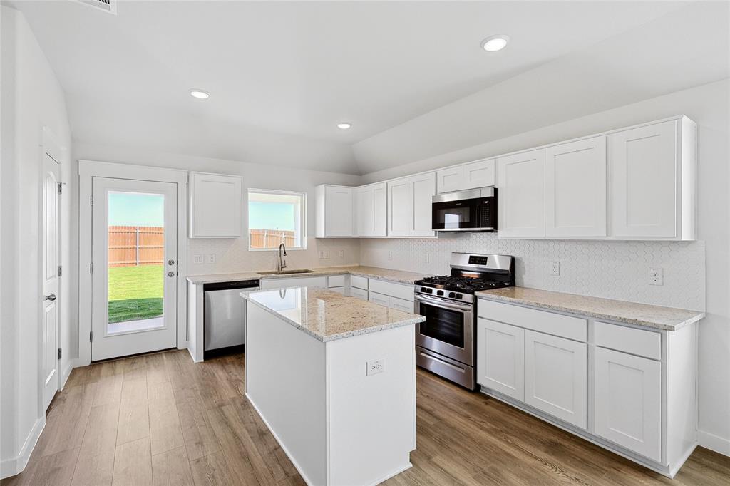 4322 Maple Root Lane, Pinehurst, Texas image 3