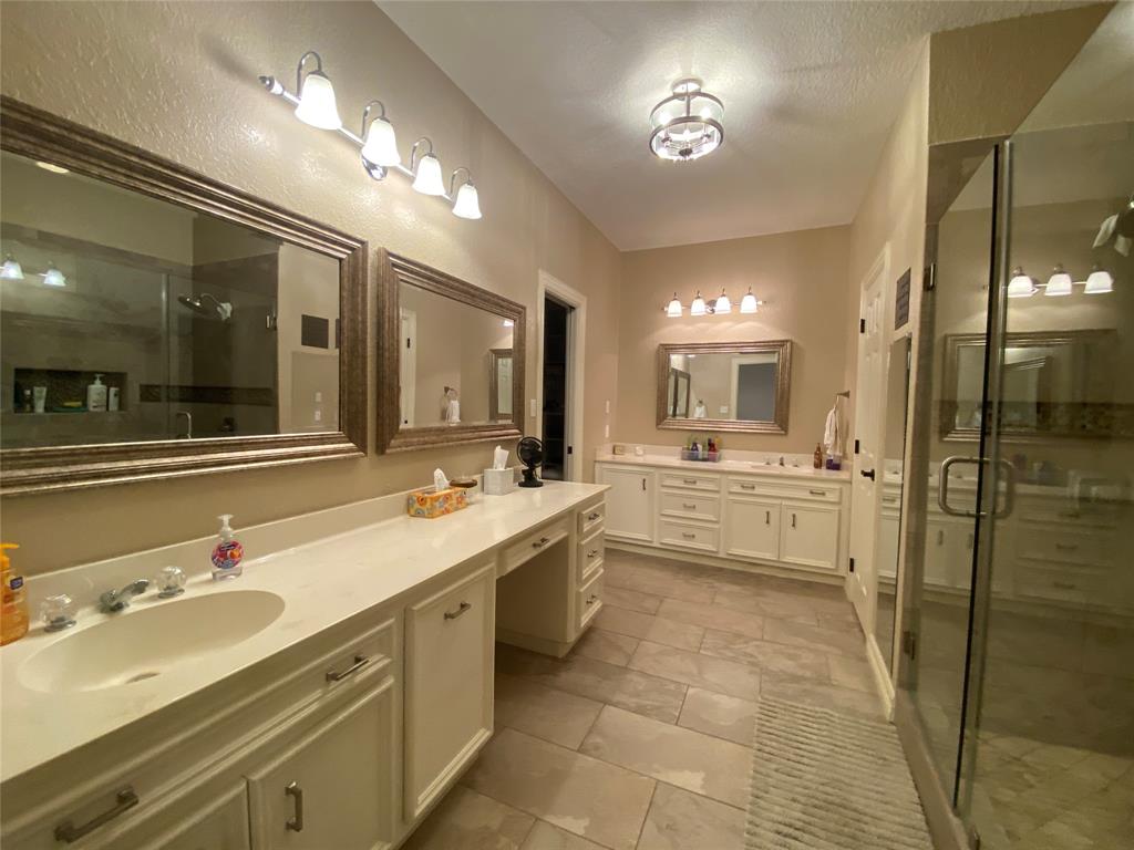 216 Dewberry Drive, Lake Jackson, Texas image 25