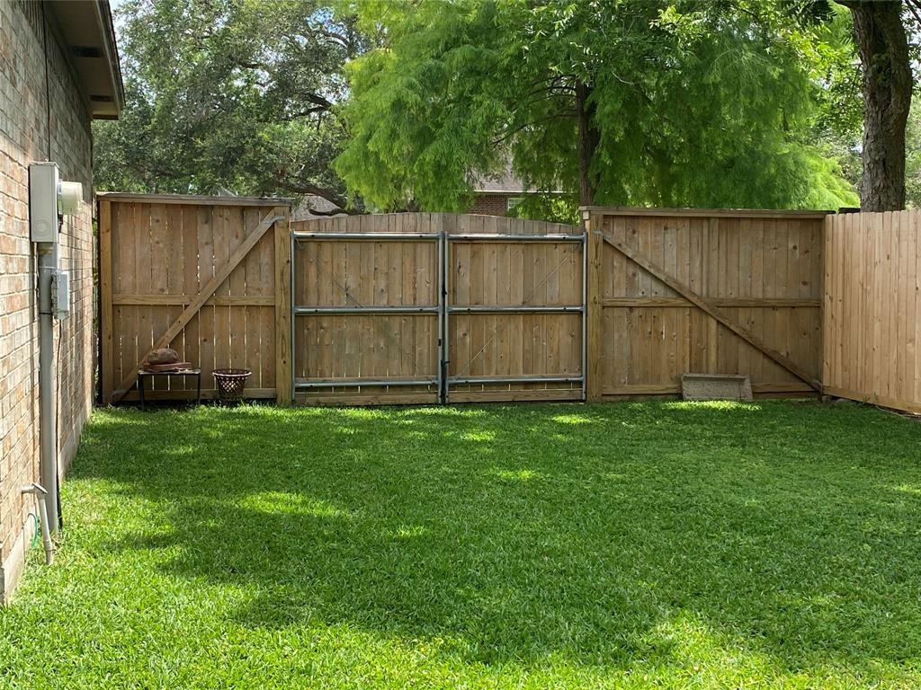216 Dewberry Drive, Lake Jackson, Texas image 32