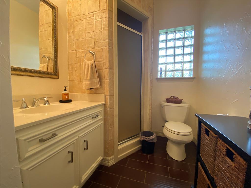 216 Dewberry Drive, Lake Jackson, Texas image 22