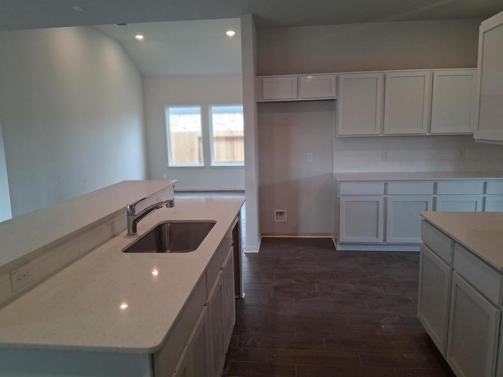 1926 Middle Pass Lane, Angleton, Texas image 16