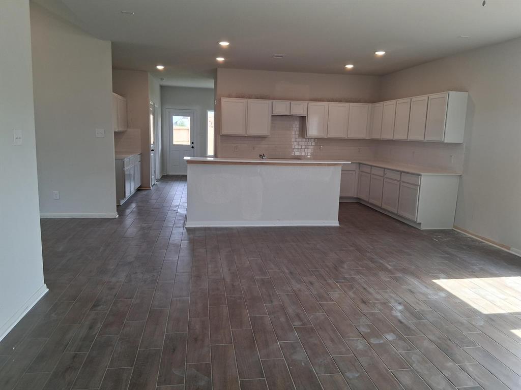 1926 Middle Pass Lane, Angleton, Texas image 2