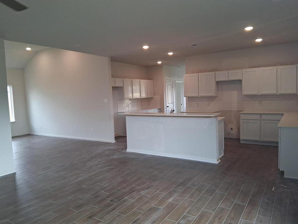 1926 Middle Pass Lane, Angleton, Texas image 17