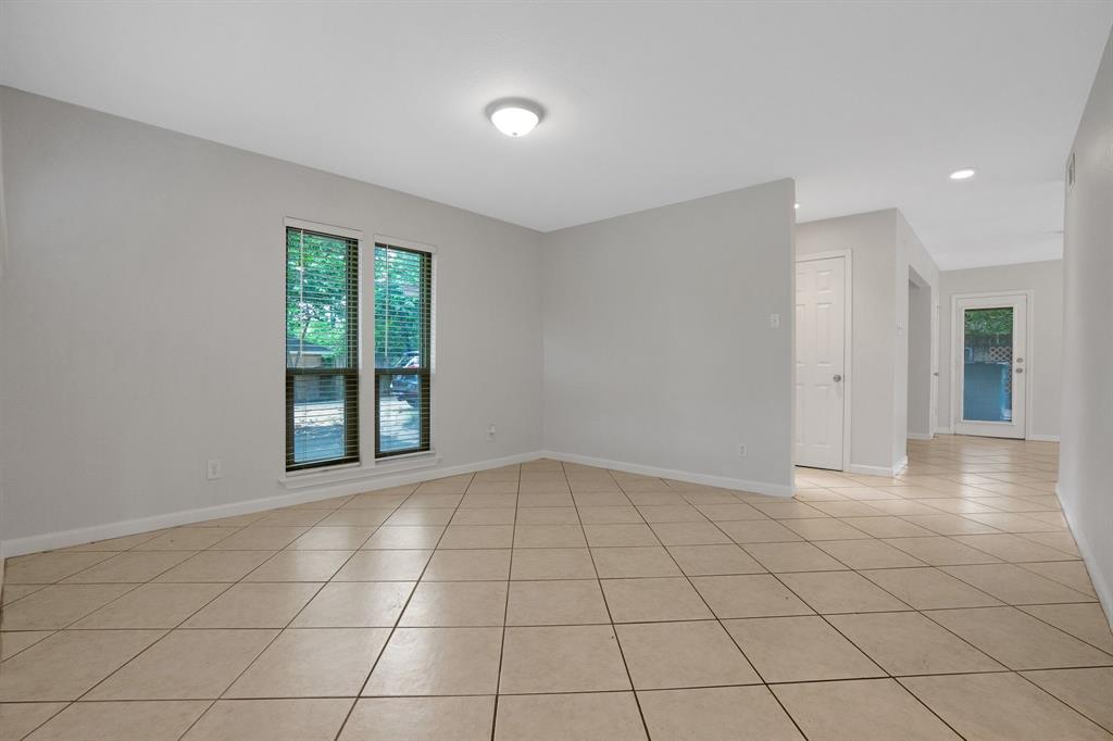 35 Greentree Lane, Conroe, Texas image 10
