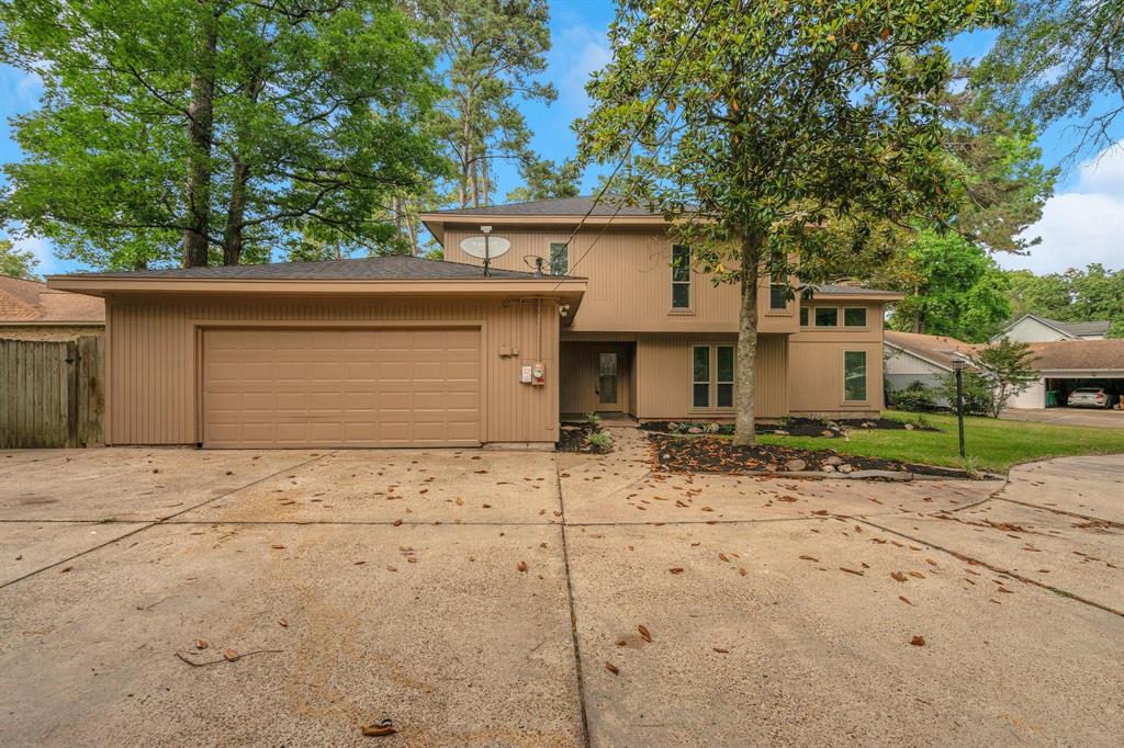 35 Greentree Lane, Conroe, Texas image 1