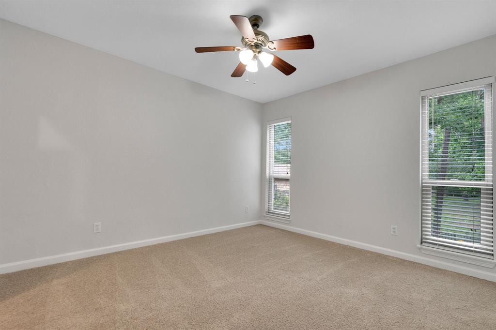 35 Greentree Lane, Conroe, Texas image 13