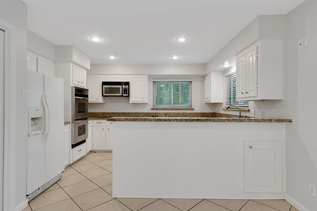 35 Greentree Lane, Conroe, Texas image 7