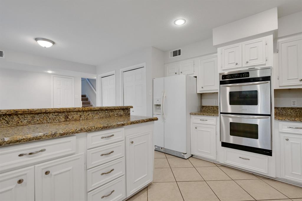 35 Greentree Lane, Conroe, Texas image 6