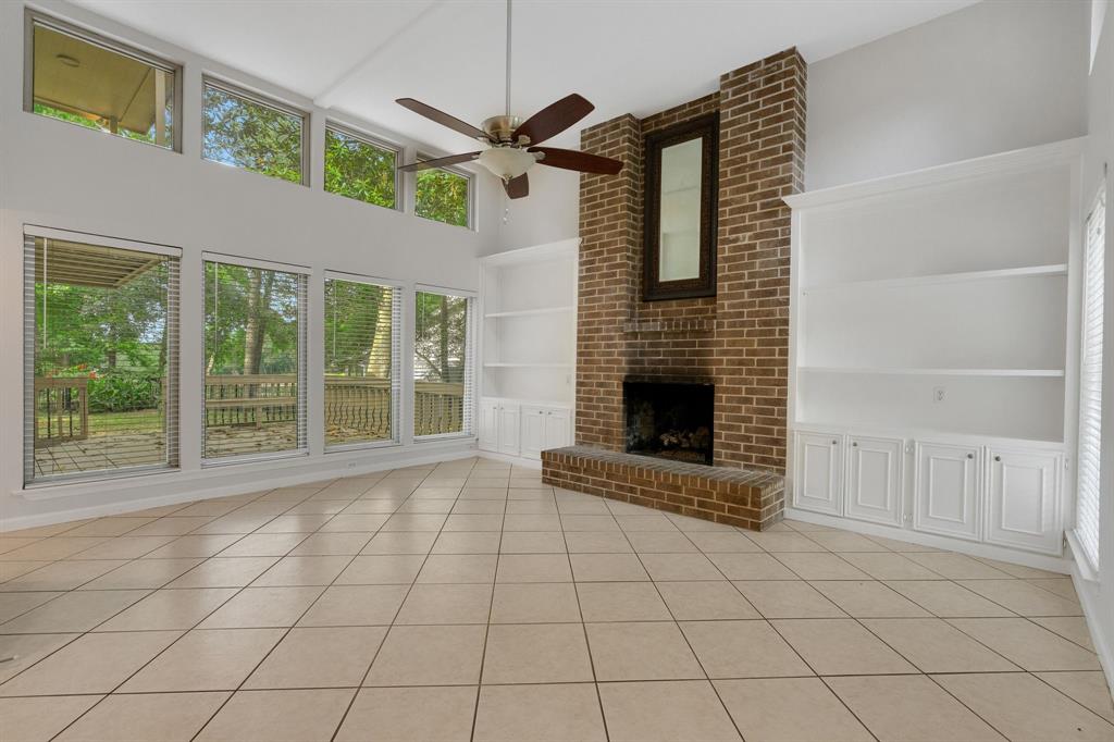 35 Greentree Lane, Conroe, Texas image 4