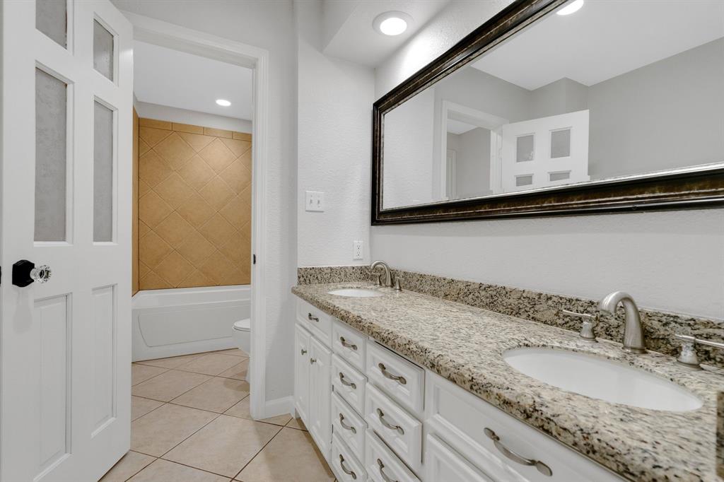 35 Greentree Lane, Conroe, Texas image 11