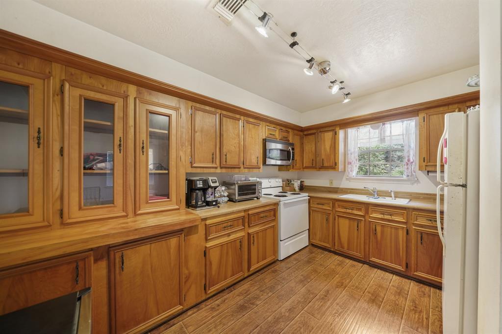 302 Tall Pines Drive, Magnolia, Texas image 36