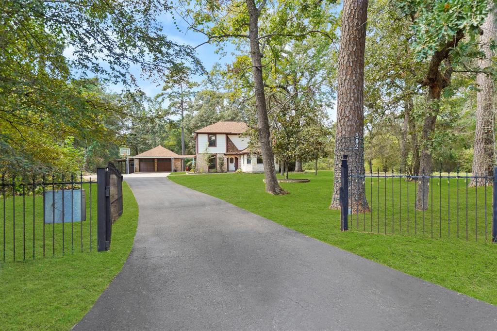 302 Tall Pines Drive, Magnolia, Texas image 2