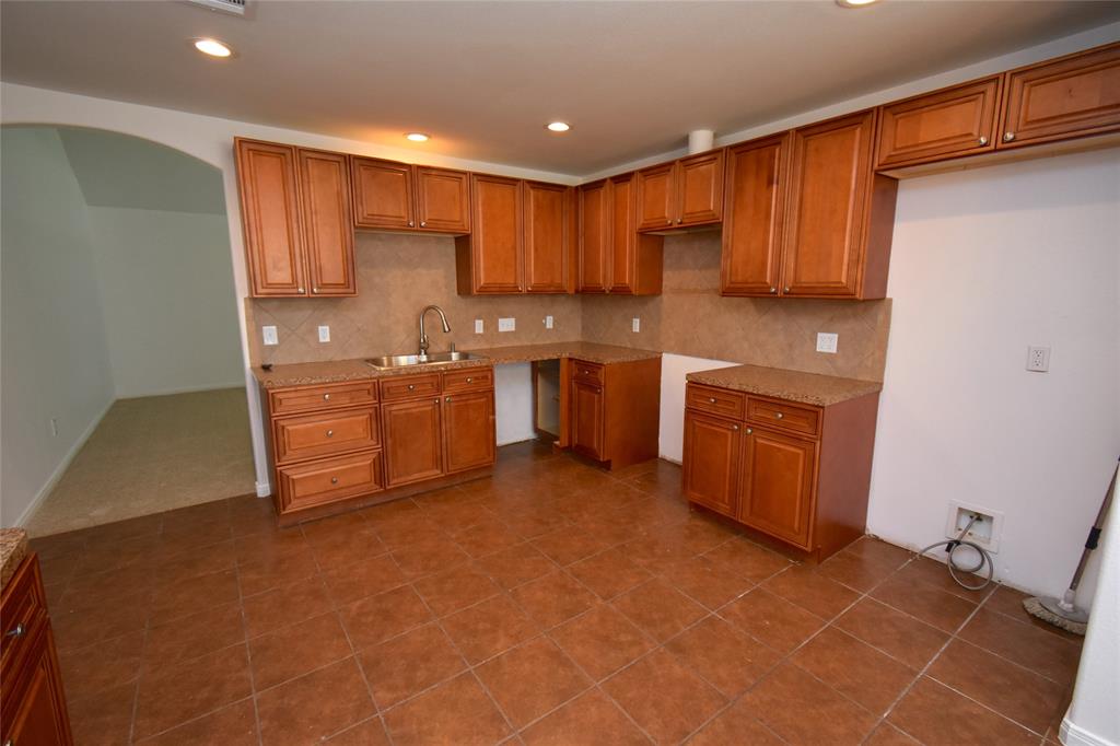 3938 Falvel Shadow Creek Drive, Spring, Texas image 3