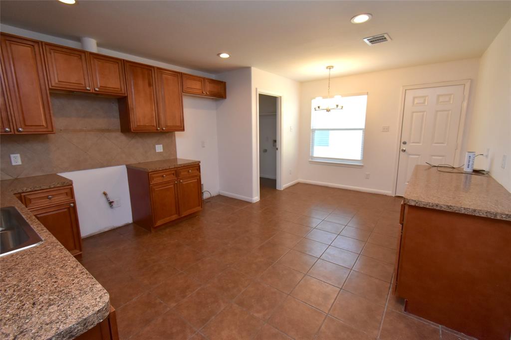 3938 Falvel Shadow Creek Drive, Spring, Texas image 4