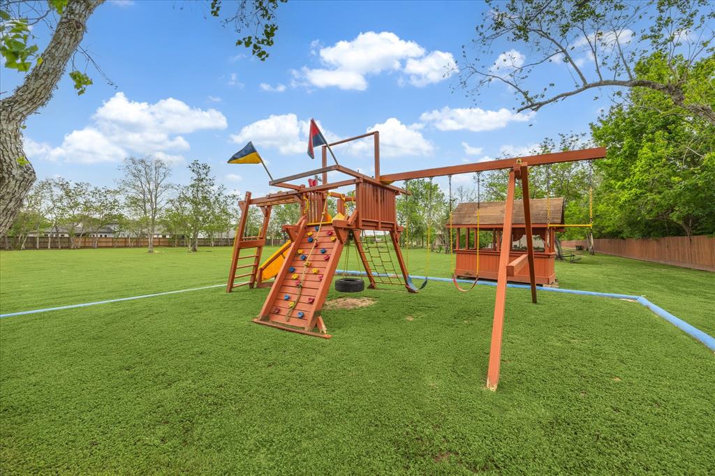 8917 Hawk Road, Pearland, Texas image 32