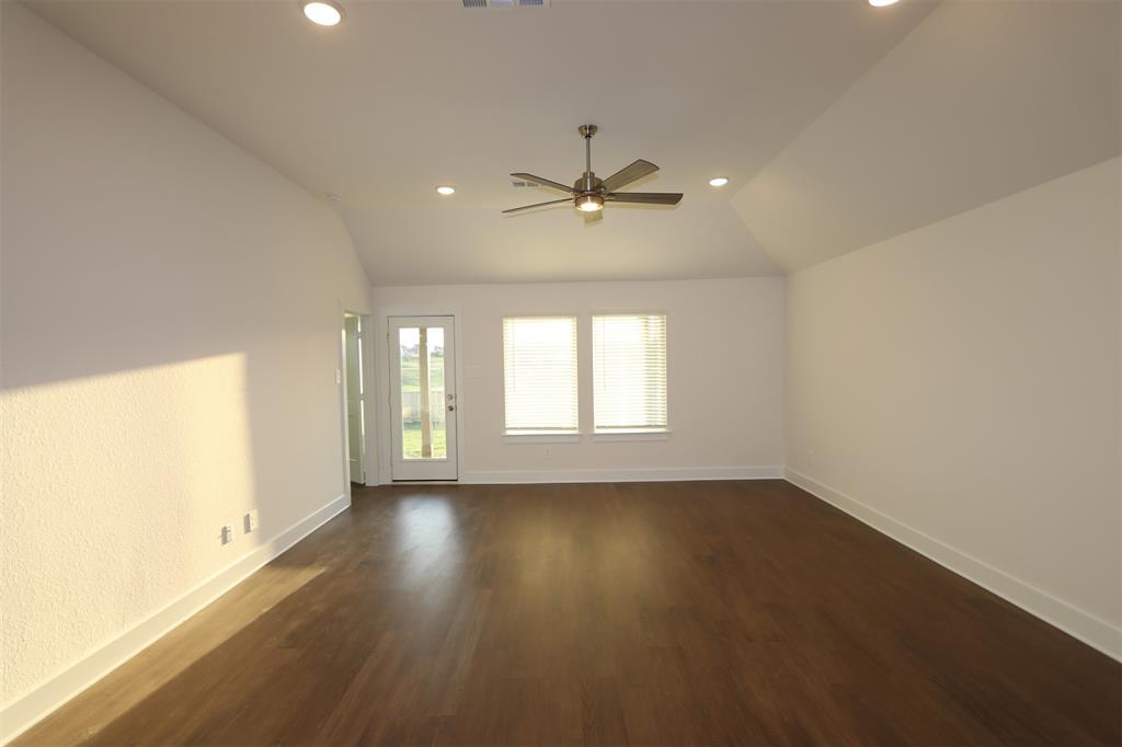 569 Bluebell Maiden Court, Magnolia, Texas image 3