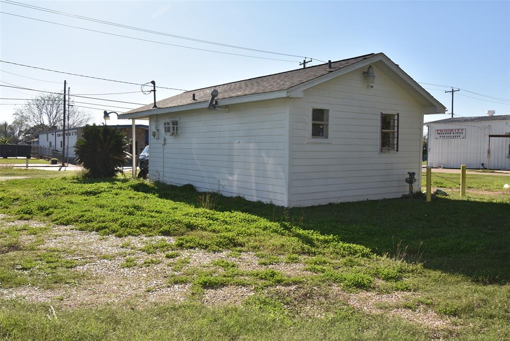 715 E Milam Street, Wharton, Texas image 6