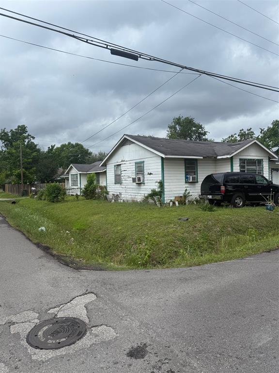 6803 D S Bailey Lane, Houston, Texas image 4