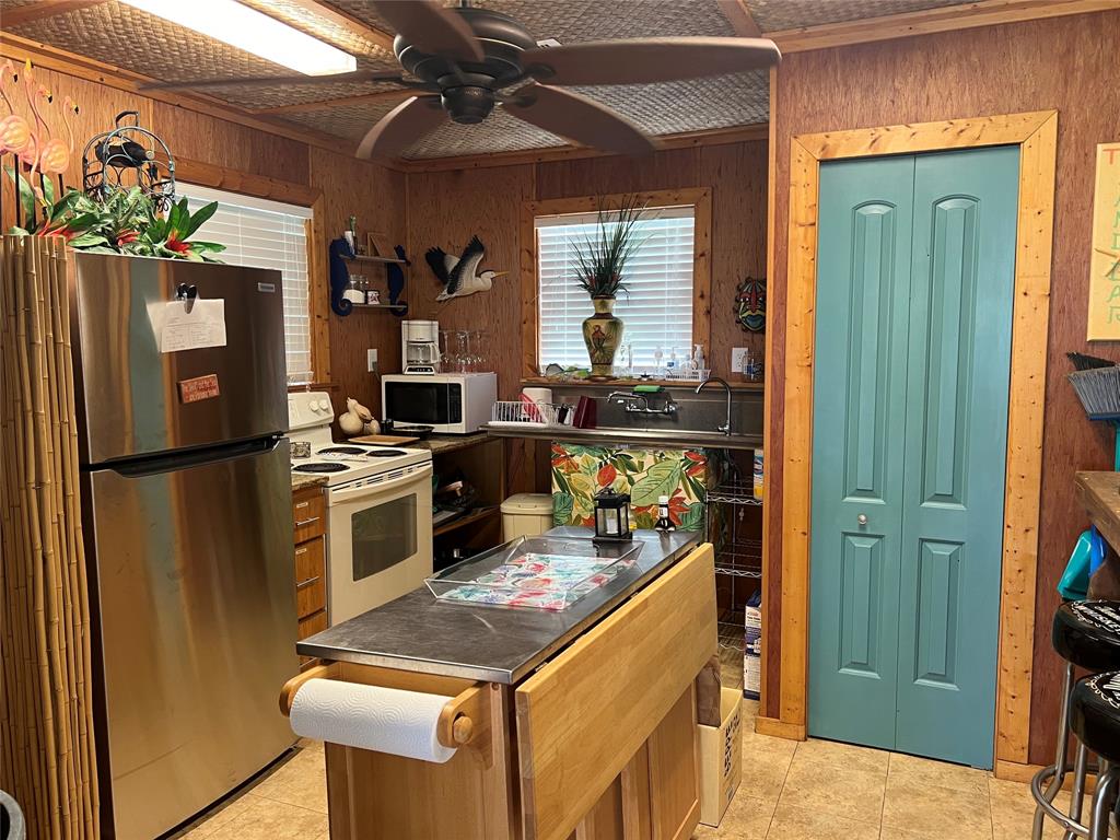 930 West Lane, Crystal Beach, Texas image 26