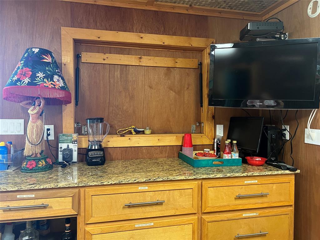 930 West Lane, Crystal Beach, Texas image 27