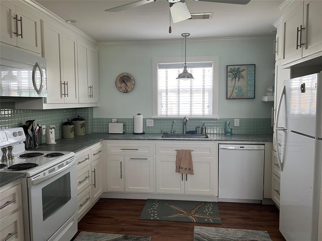 930 West Lane, Crystal Beach, Texas image 13