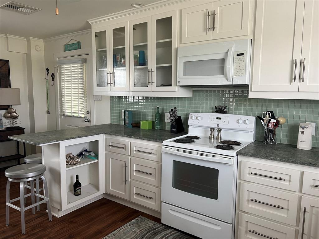930 West Lane, Crystal Beach, Texas image 20