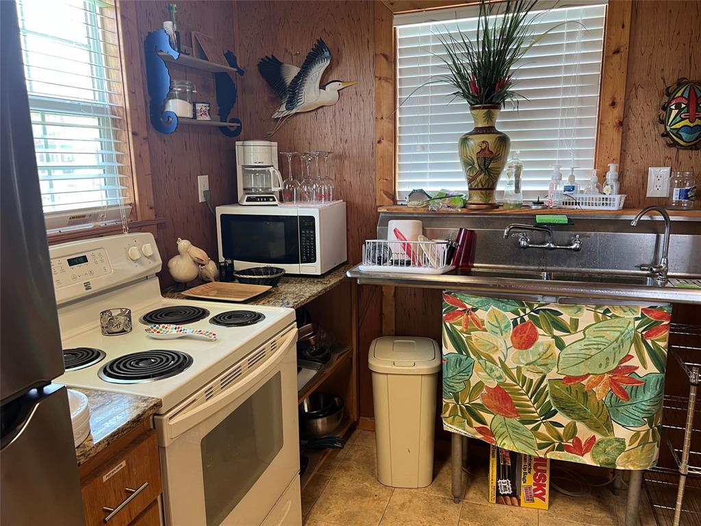 930 West Lane, Crystal Beach, Texas image 25