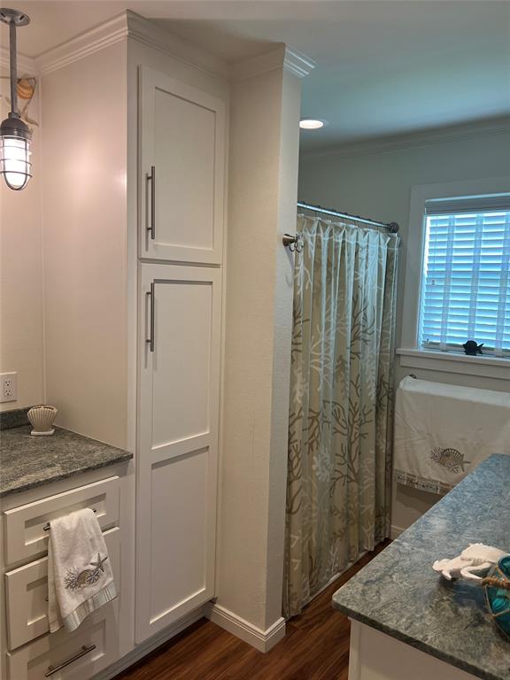 930 West Lane, Crystal Beach, Texas image 15