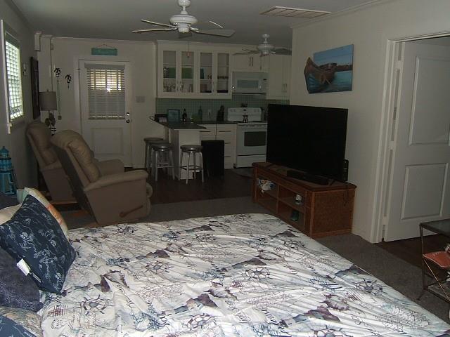930 West Lane, Crystal Beach, Texas image 17