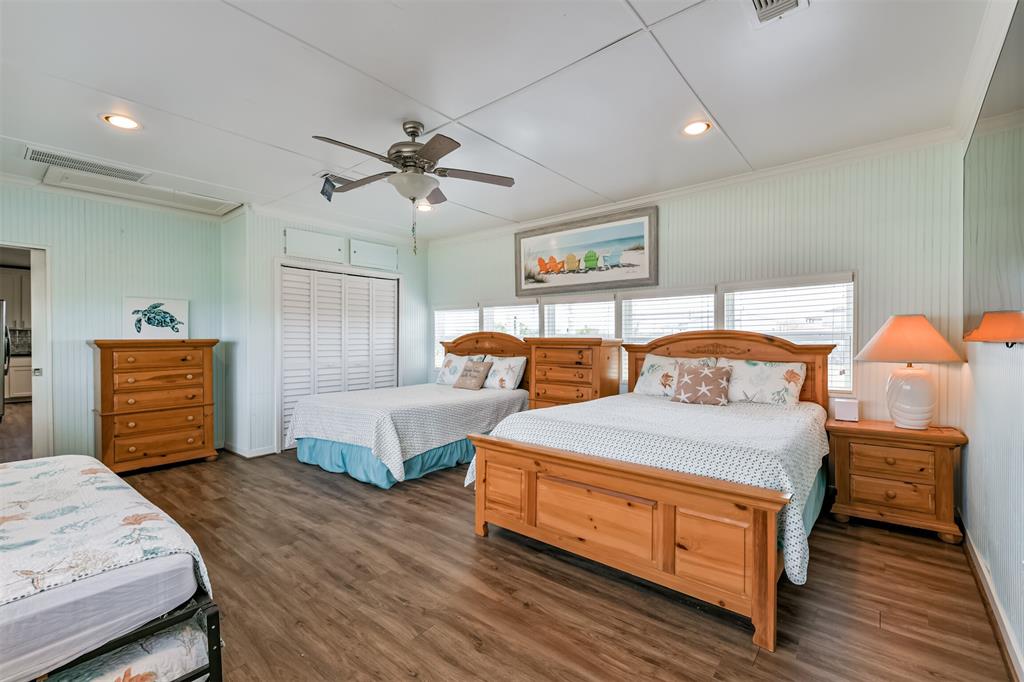 1041 N Monkhouse Drive, Crystal Beach, Texas image 16