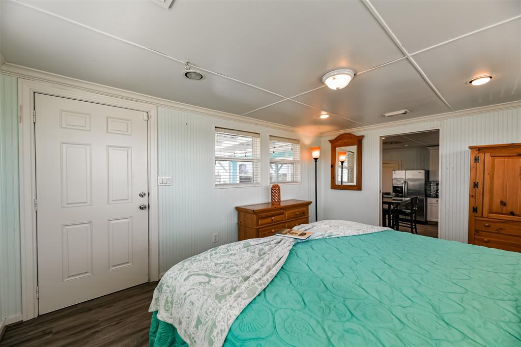 1041 N Monkhouse Drive, Crystal Beach, Texas image 22