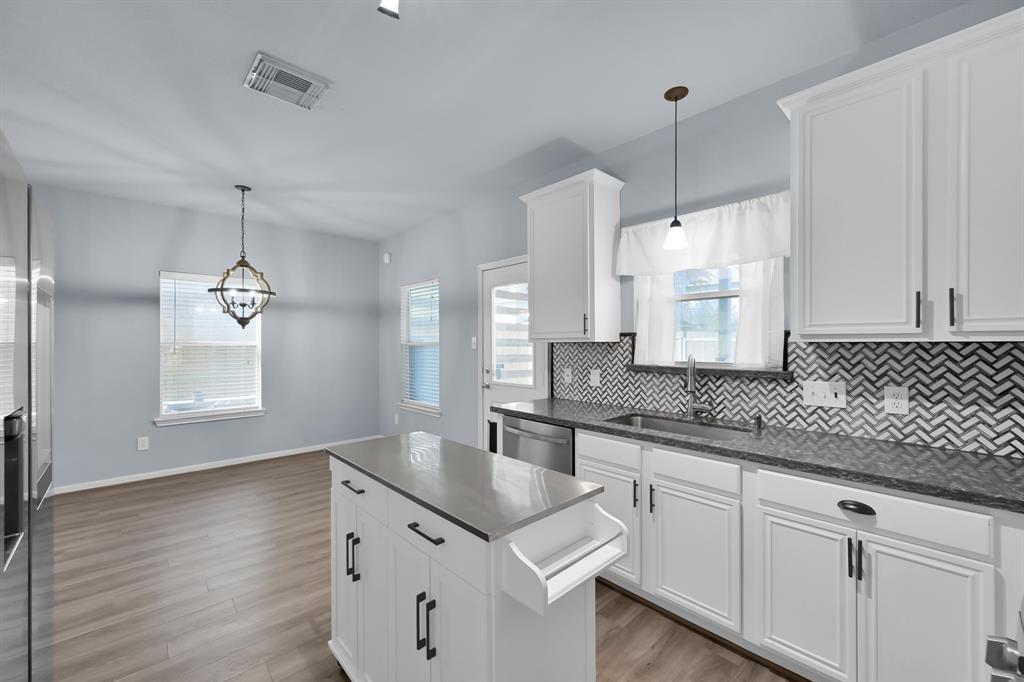 31719 Regal Park Court, Conroe, Texas image 9