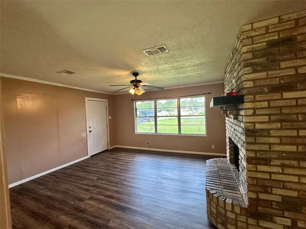 3605 Lawn Oak Drive, Orange, Texas image 7