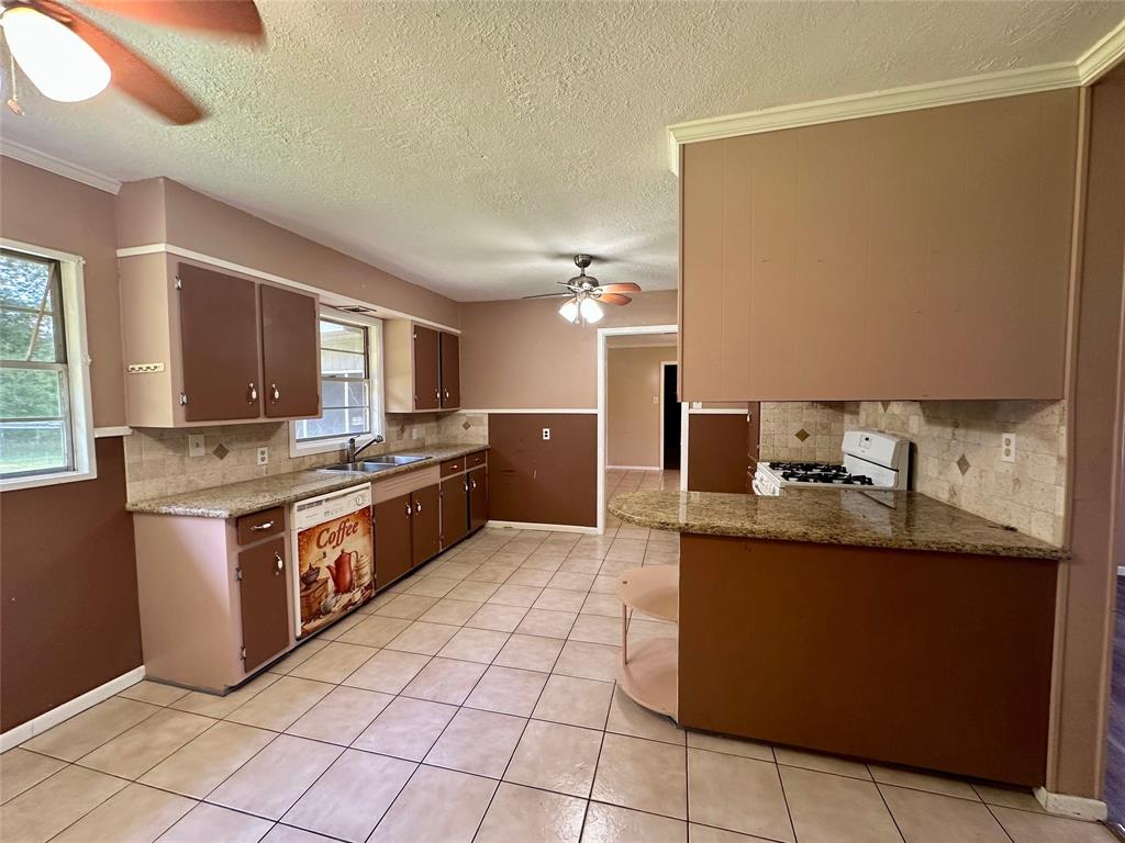 3605 Lawn Oak Drive, Orange, Texas image 9