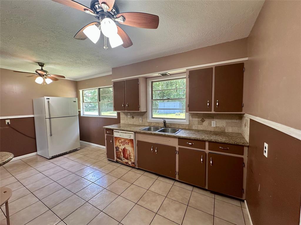 3605 Lawn Oak Drive, Orange, Texas image 8