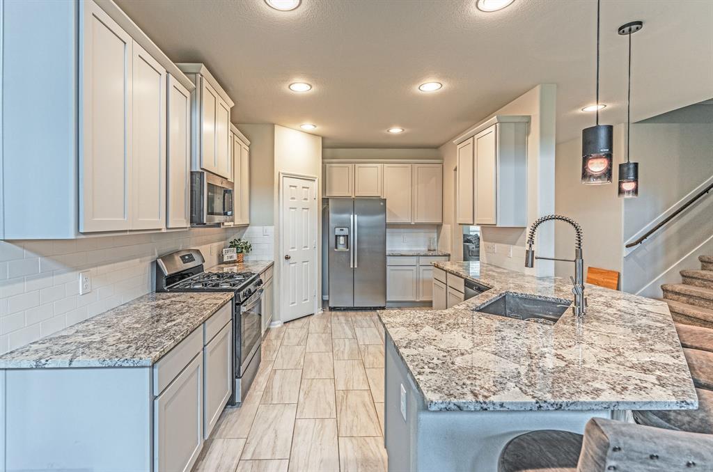 4522 Hidden Oaks Way