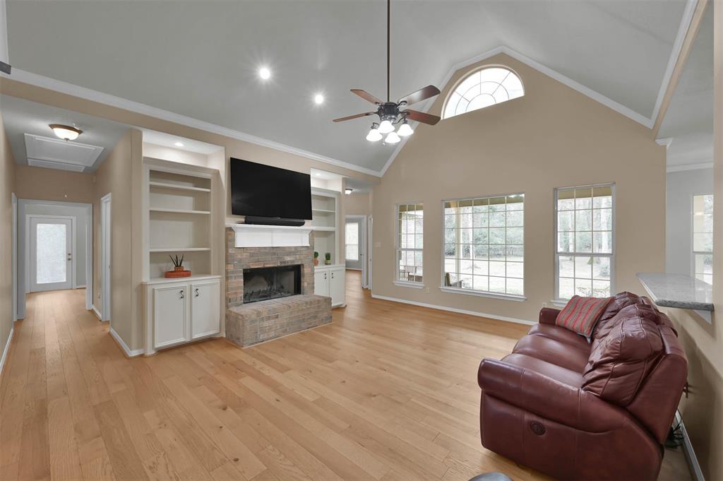 378 Skipper Lane, Montgomery, Texas image 5