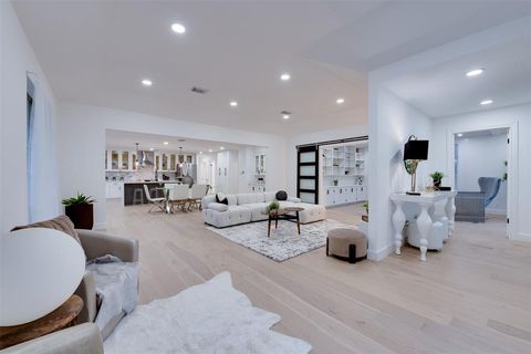 Photo of 2350 Wroxton Road, Houston, TX 77005 (MLS # 6045677)