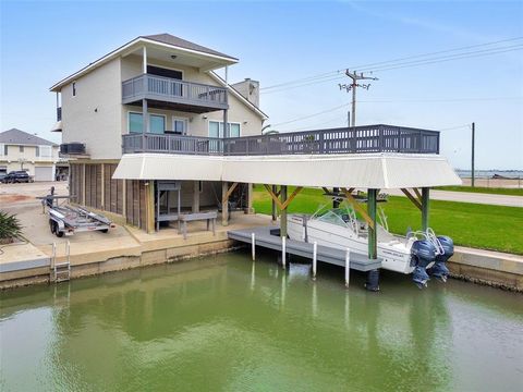 301 Commander Drive Tiki Island TX 77554