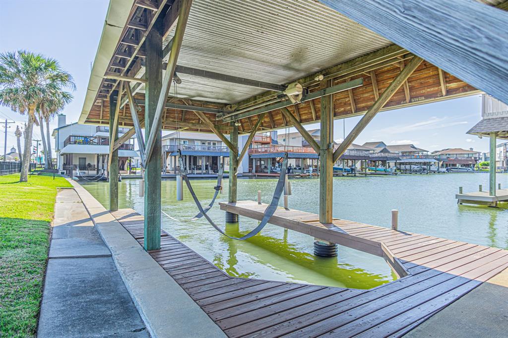 301 Commander Drive
