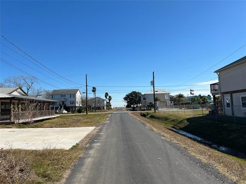 Single Family Residence in San Leon TX 810 Avenue L 3.jpg