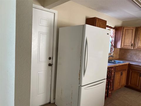 Single Family Residence in San Leon TX 810 Avenue L 18.jpg