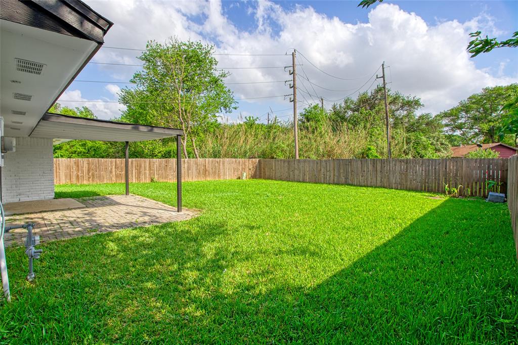 7027 Log Hollow Drive, Houston, Texas image 22