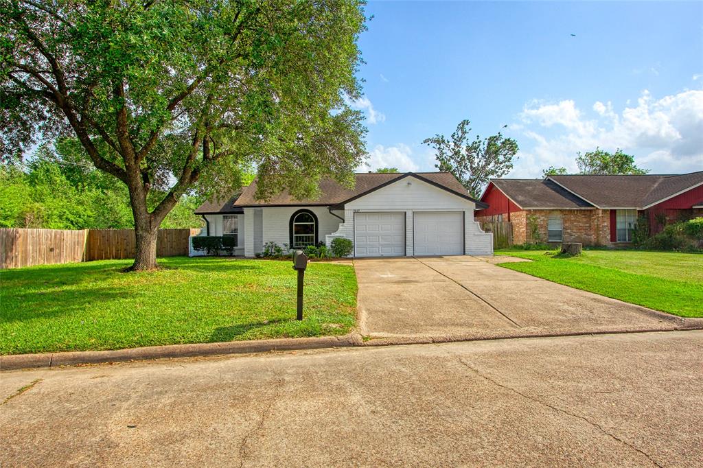 7027 Log Hollow Drive, Houston, Texas image 1