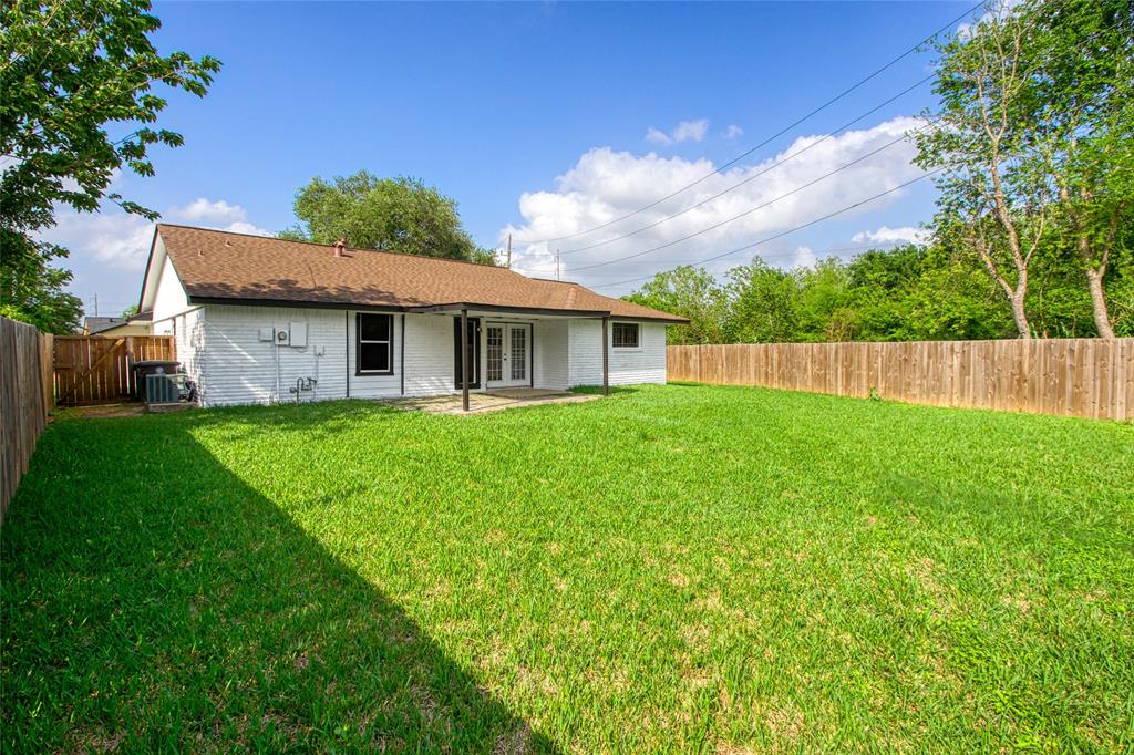 7027 Log Hollow Drive, Houston, Texas image 23