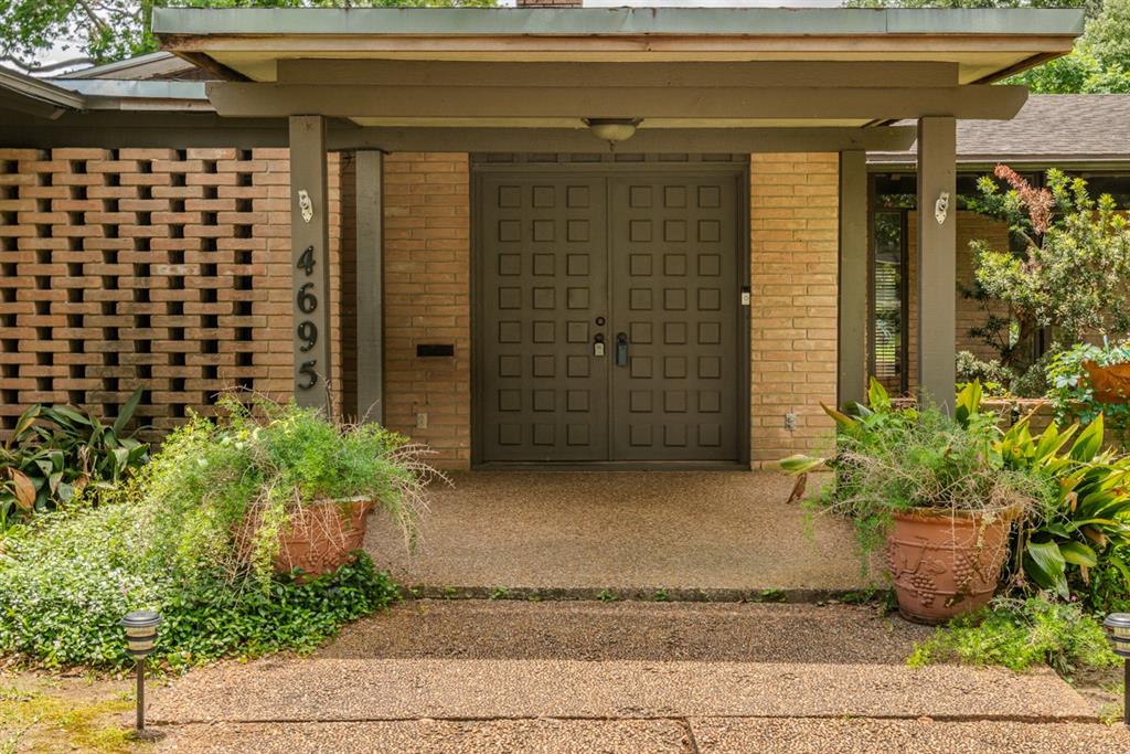 4695 Gladys Avenue, Beaumont, Texas image 2