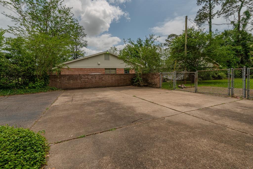 4695 Gladys Avenue, Beaumont, Texas image 3