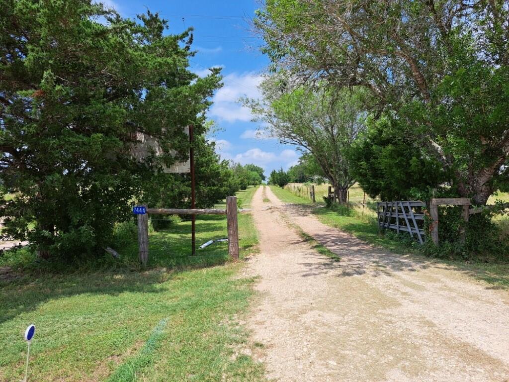 7442 W State Highway 159, Fayetteville, Texas image 1