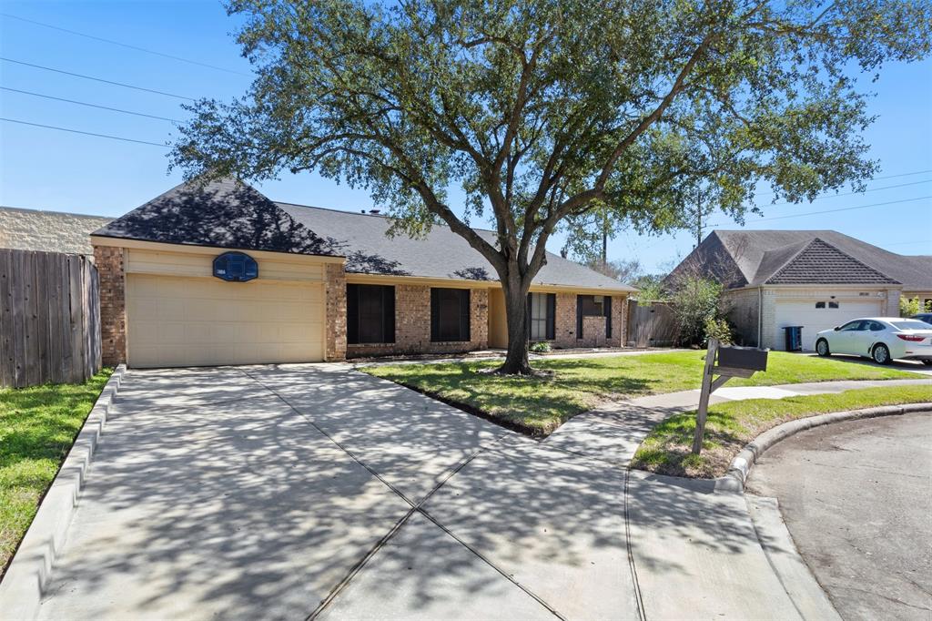 11811 Meadow Crest Drive, Meadows Place, Texas image 3