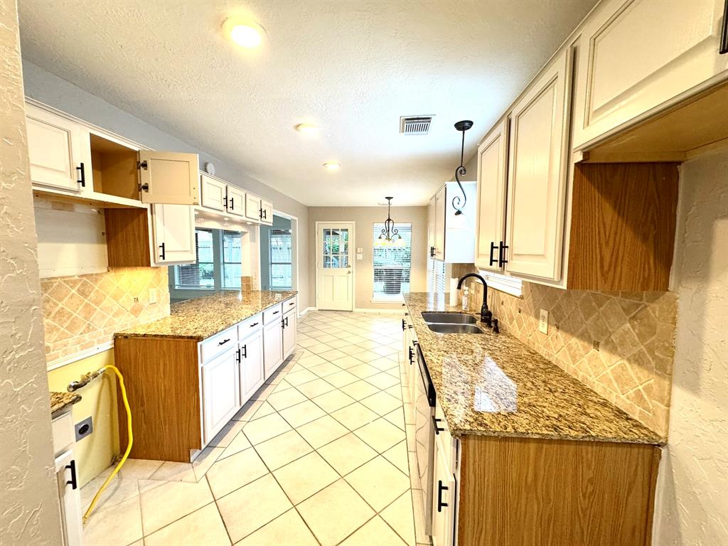 6119 Plantation Bay Drive, Katy, Texas image 9